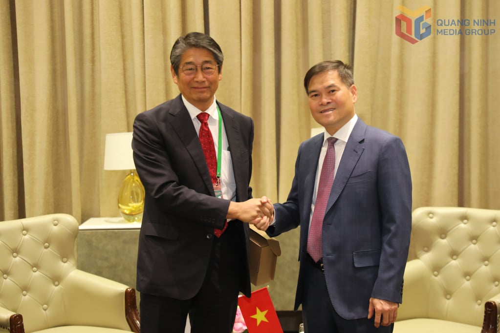 Chairman of the Provincial People's Committee Bui Van Khang met with the Japanese Ambassador to Vietnam, receiving Catholic missionaries from the Alliance of Friendly Senators of Japan.jpg