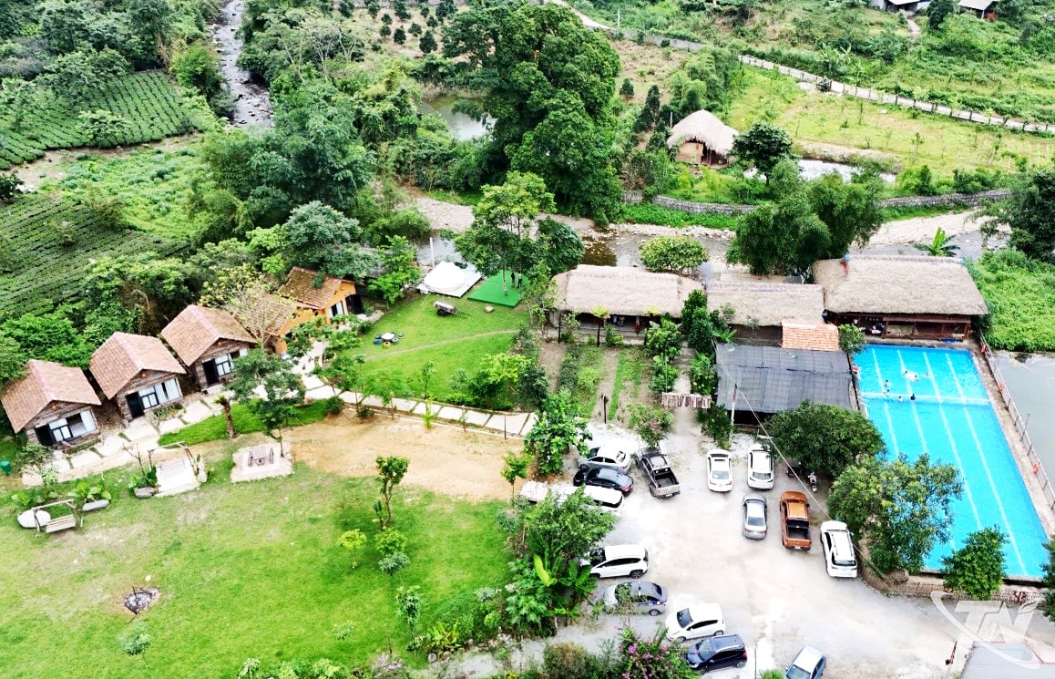 탄손 마을(라방 코뮌)의 지역 사회 관광 사이트. 사진: T.L