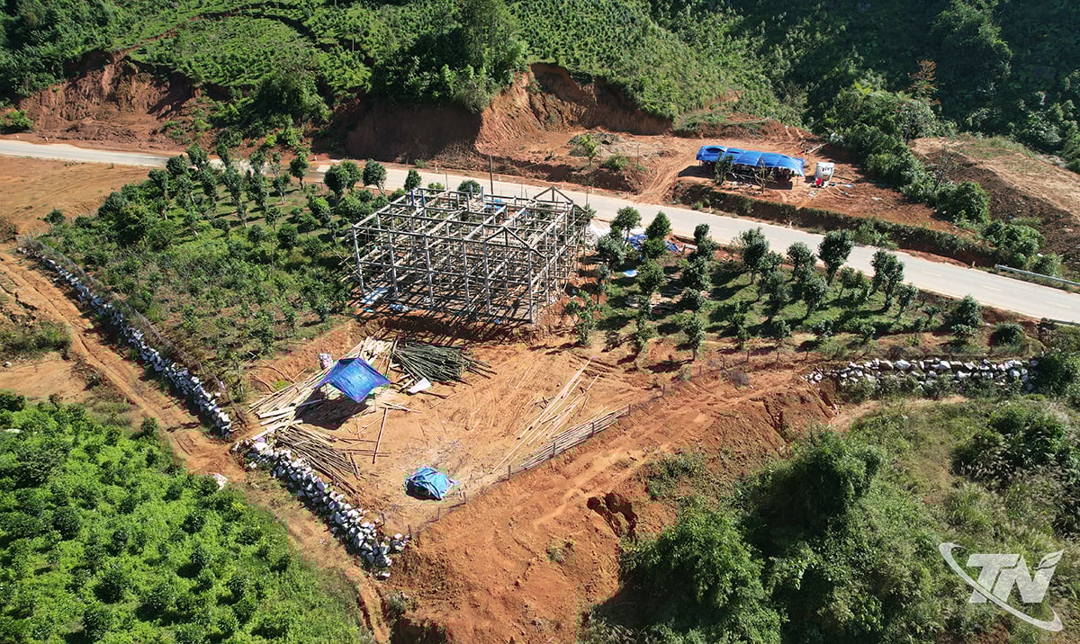 Olagligt byggande av Leng Van Ho's hus i byn Ban Khieu, Dong Phuc kommun.