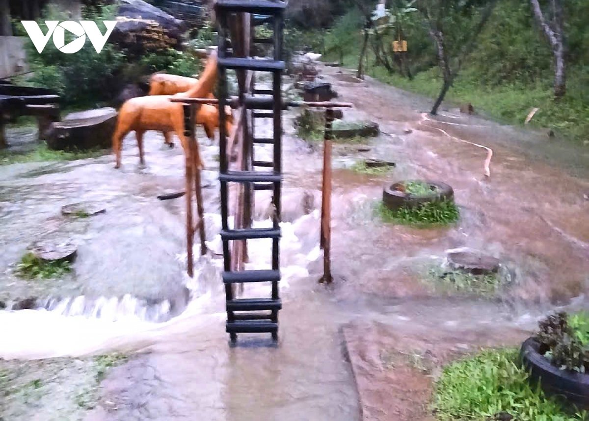 Quảng Ngãi: Tạm dừng hoạt động điểm du lịch Thác Pa Sỹ do mưa lũ gây hư hỏng hạ tầng - Ảnh 1.