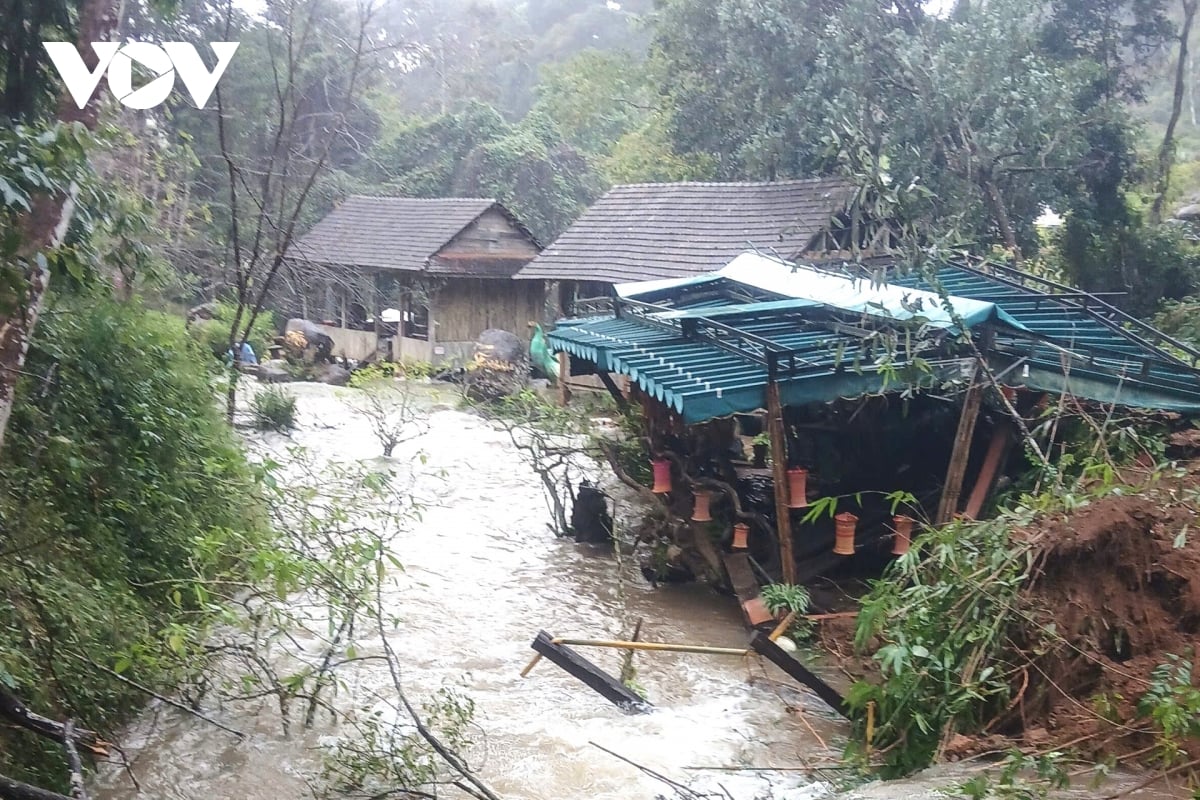 Quảng Ngãi: Tạm dừng hoạt động điểm du lịch Thác Pa Sỹ do mưa lũ gây hư hỏng hạ tầng - Ảnh 4.