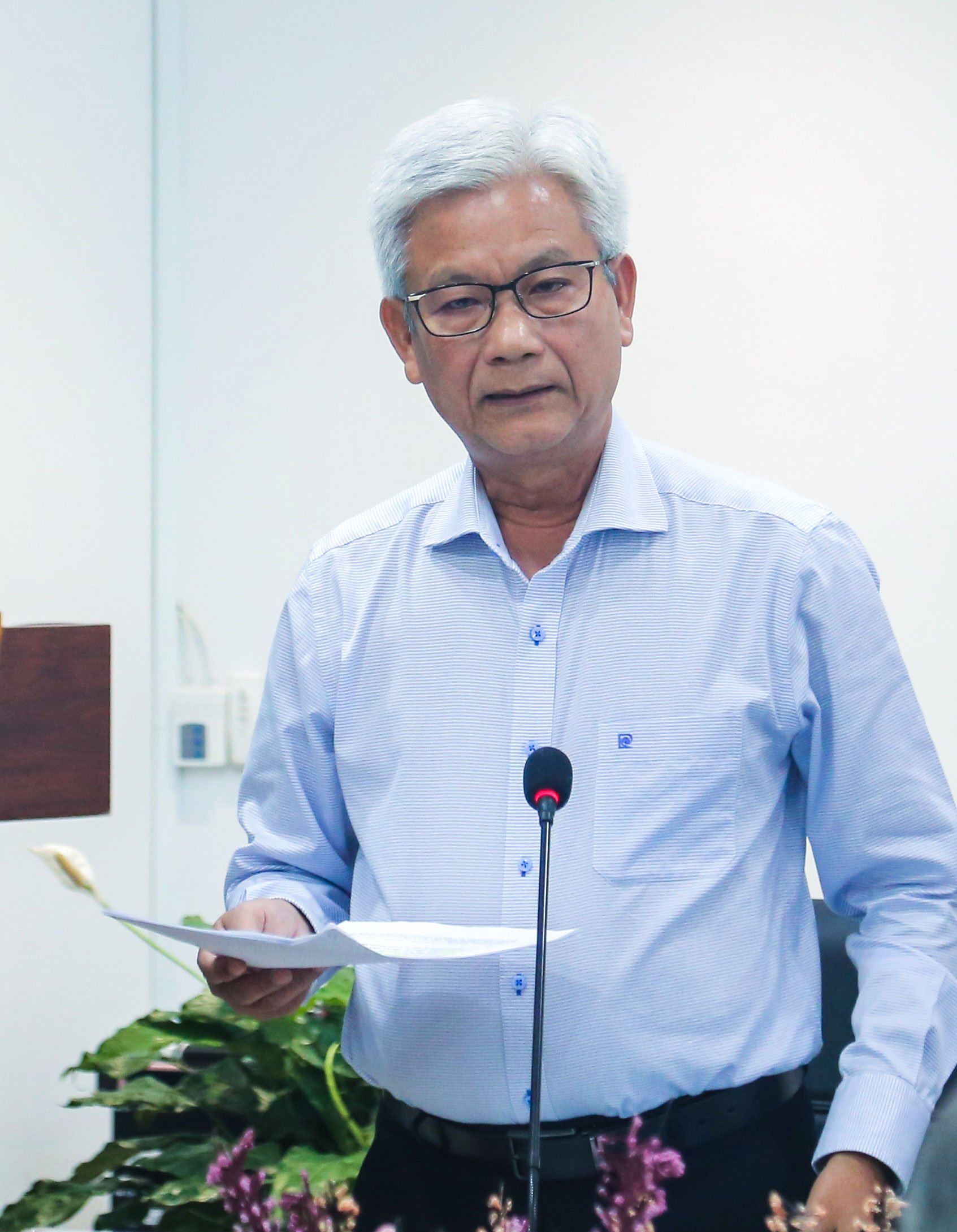 Kameraad Le Thanh Tuan - hoofdredacteur van de krant Vinh Long, radio en televisie.