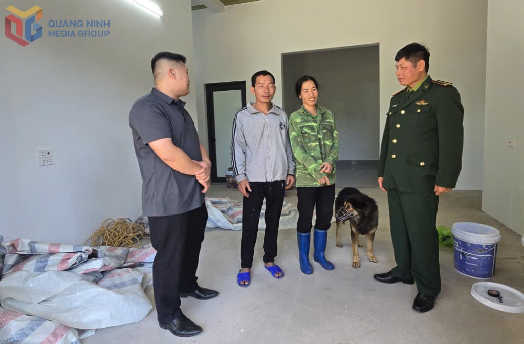 A família do Sr. Ngo Tien Son, uma família quase pobre da aldeia de Dong Thanh, comuna de Hoanh Mo, está se preparando para ter uma nova casa graças ao apoio de dias de trabalho e 100 milhões de VND da Estação de Guarda de Fronteira de Hoanh Mo.