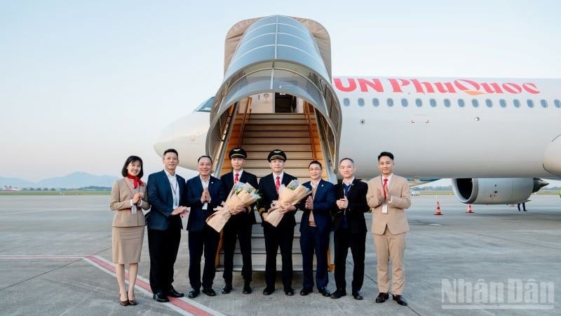 এসপিএ-এর নেতৃত্ব প্রতিনিধি বিমান সংস্থার বহরে যোগদানকারী চতুর্থ বিমানটিকে স্বাগত জানিয়েছেন।