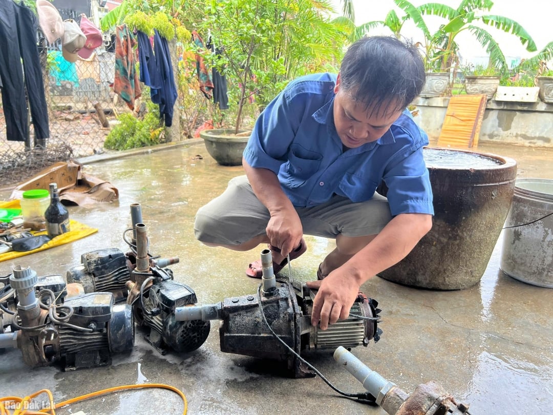 Motor pam air seorang penduduk tempatan yang rosak telah dibaiki secara percuma oleh stesen pembaikan elektrik MITC.