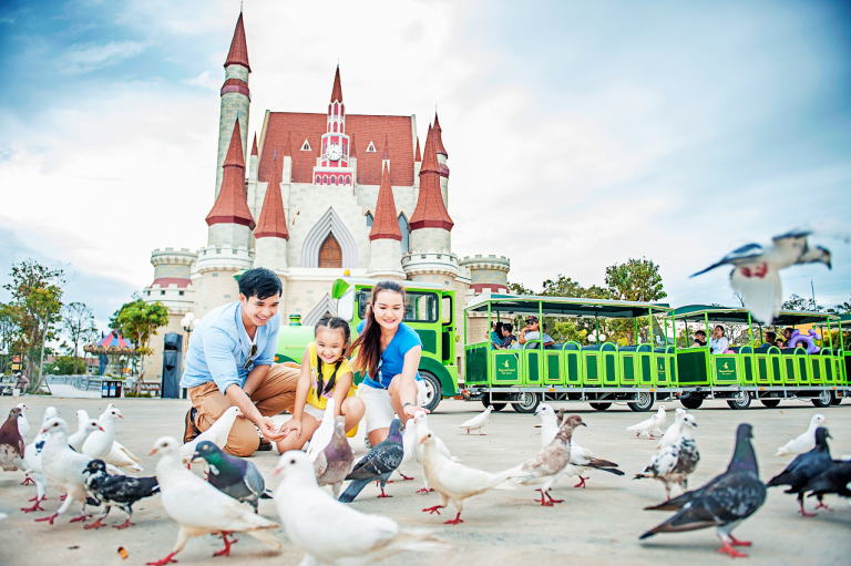 ប្រាសាទទេពអប្សរនៅសួនកម្សាន្ត VinWonders Phu Quoc ។