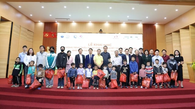 ניתוח חינם למאות ילדים עם מוגבלויות בפו טו - תמונה 2. Phẫu thuật miễn phí cho hàng trăm trẻ khuyết tật ở Phú Thọ- Ảnh 2.