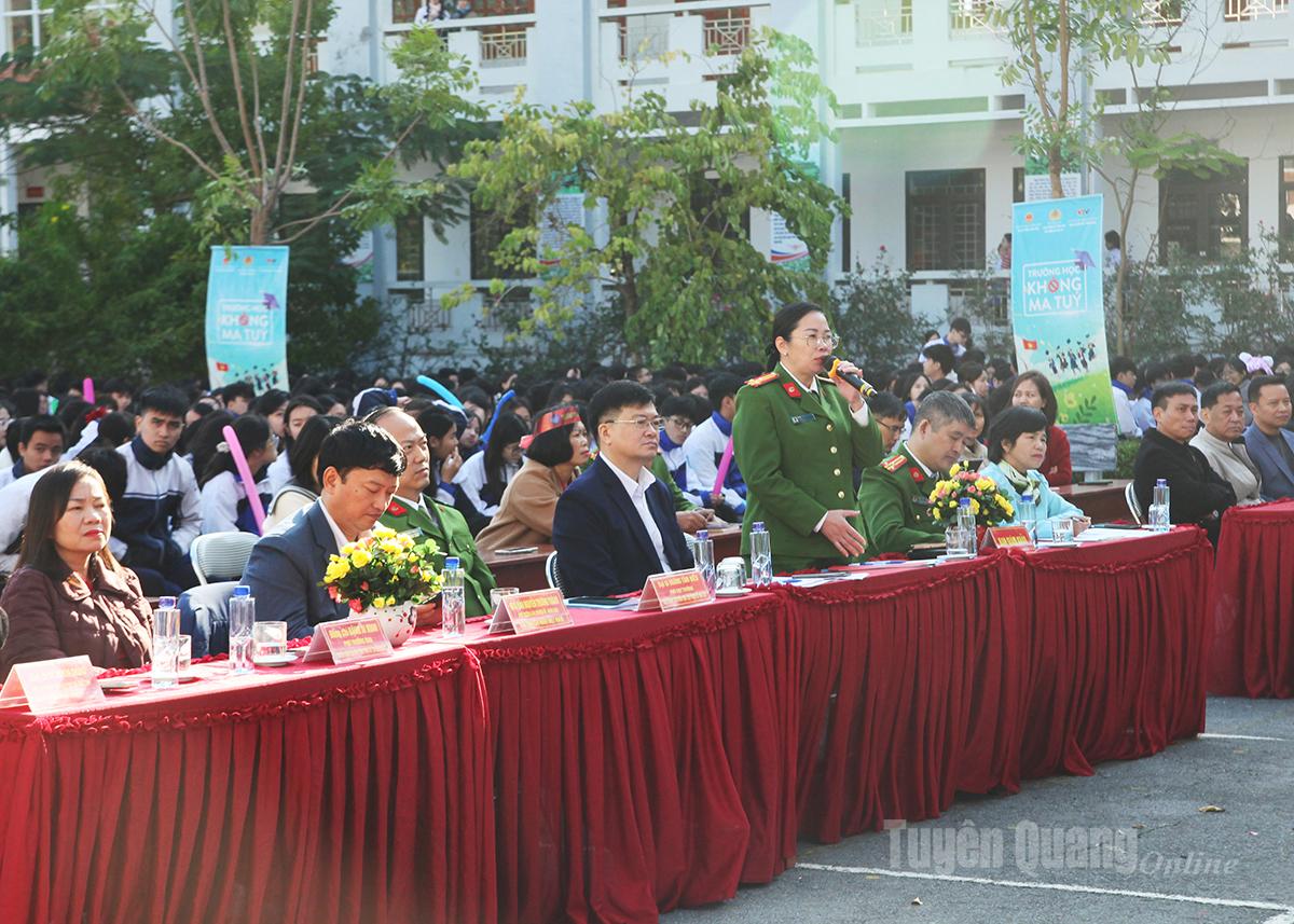 در این مسابقه اطلاعات زیادی در مورد مواد مخدر به اشتراک گذاشته شد.