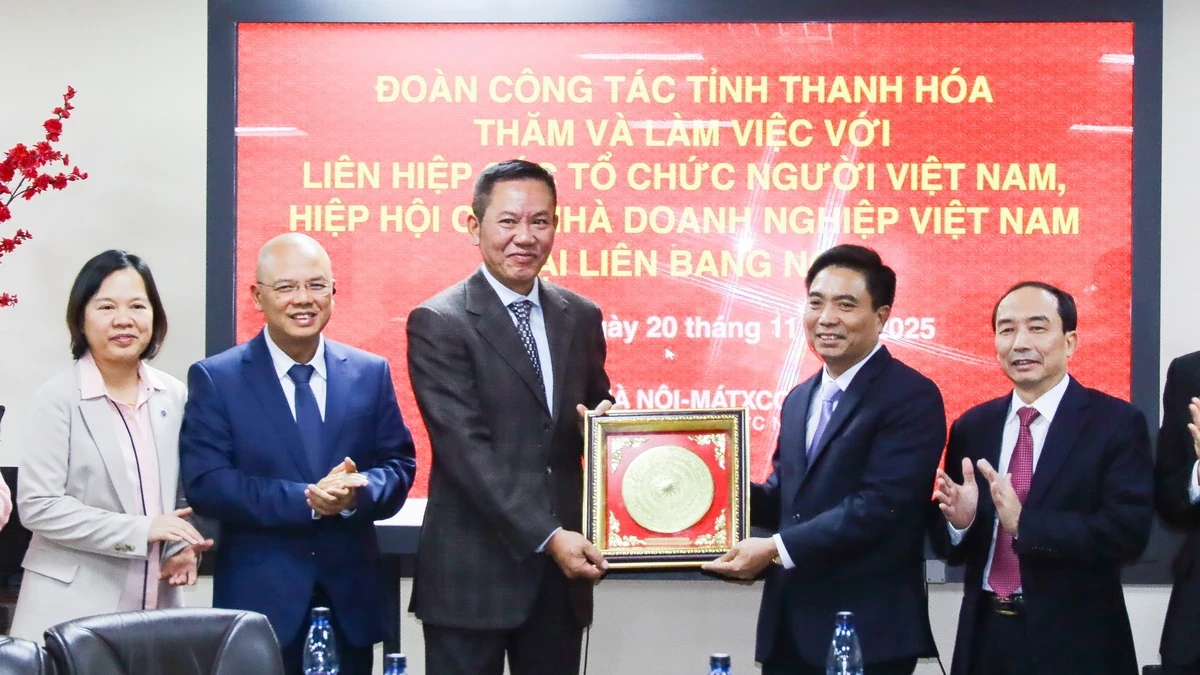 La delegación de alto nivel de la provincia de Thanh Hoa trabajó con la Unión de Organizaciones Vietnamitas y la Asociación de Empresarios Vietnamitas en la Federación Rusa.