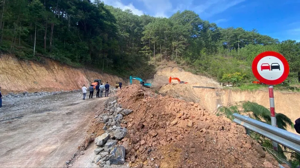 מפולות אדמה בכביש 20