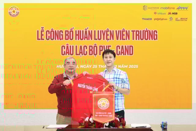HLV Nguyễn Thành Công ra mắt PVF-CAND: Quyết tâm trụ hạng! - Ảnh 1.