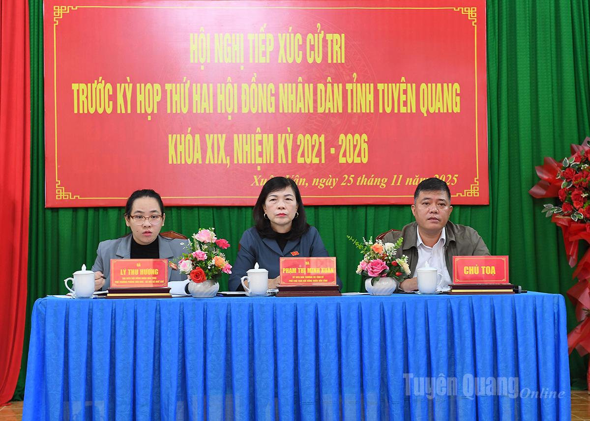 성 인민 위원회 대표단이 쉬안반 사의 유권자들과 만났습니다.