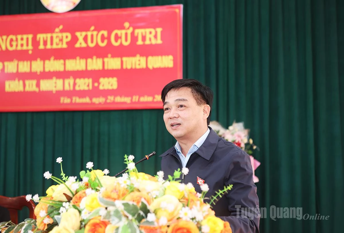 지방당위원회 검사위원회 위원장인 응우옌 훙 브엉이 탄타인 지역 유권자들에게 연설했습니다.