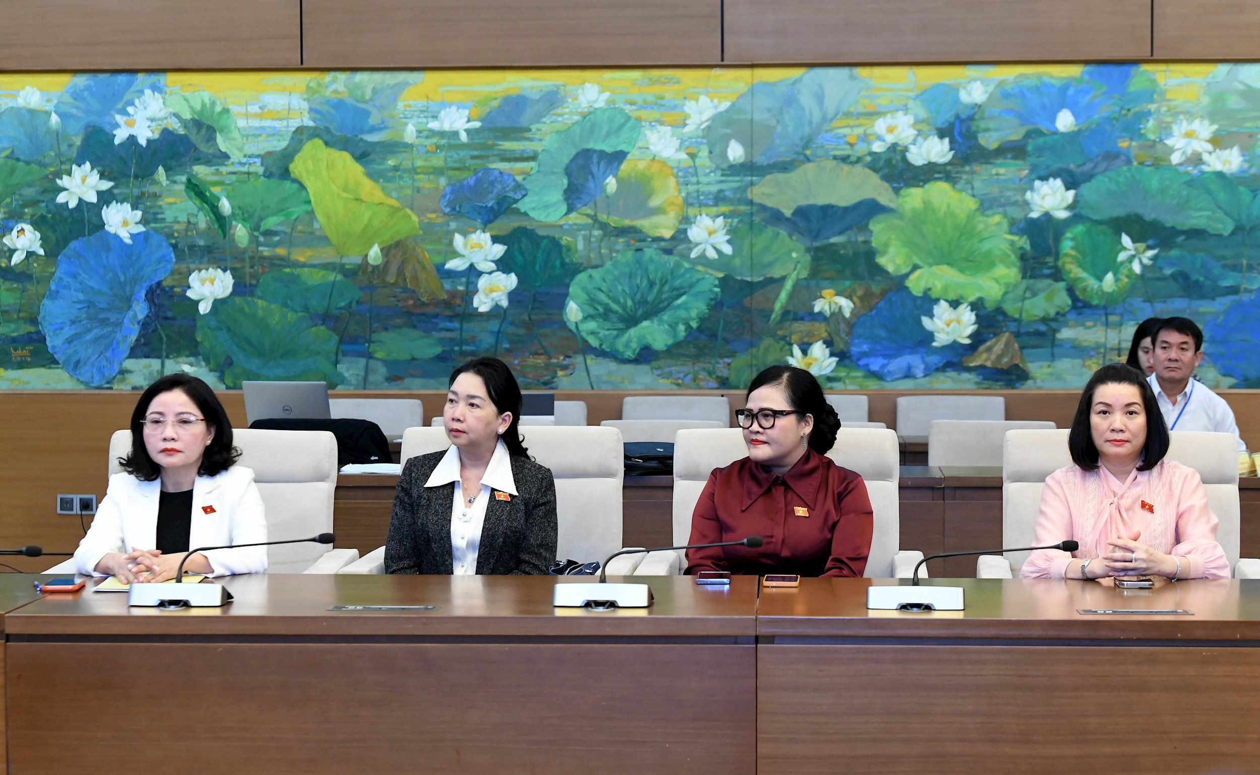 المندوبون الحاضرون.2