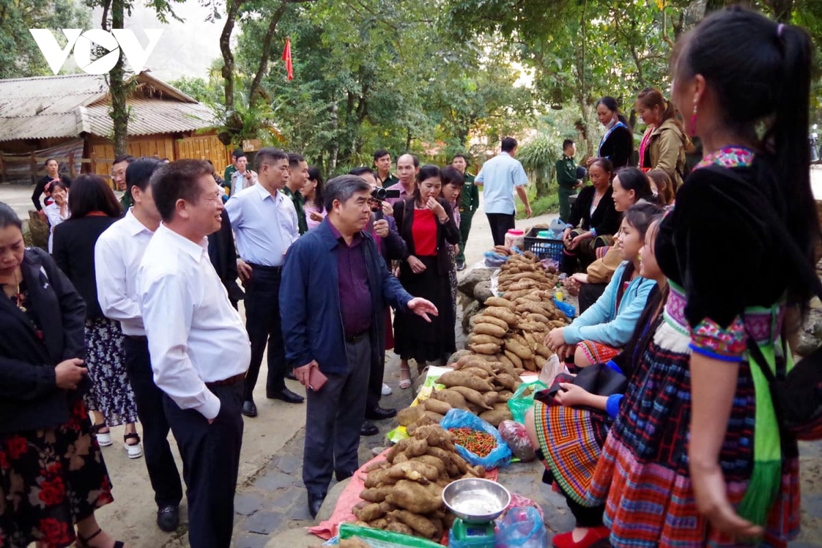 Lai Châu bứt phá du lịch cộng đồng từ “điểm tựa vàng” văn hóa - Ảnh 4.