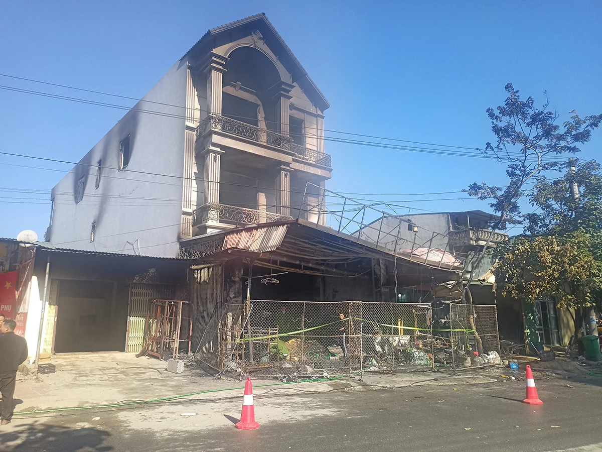 ขณะนี้เจ้าหน้าที่อยู่ระหว่างการเก็บสถิติความเสียหายและสอบสวนหาสาเหตุของเพลิงไหม้