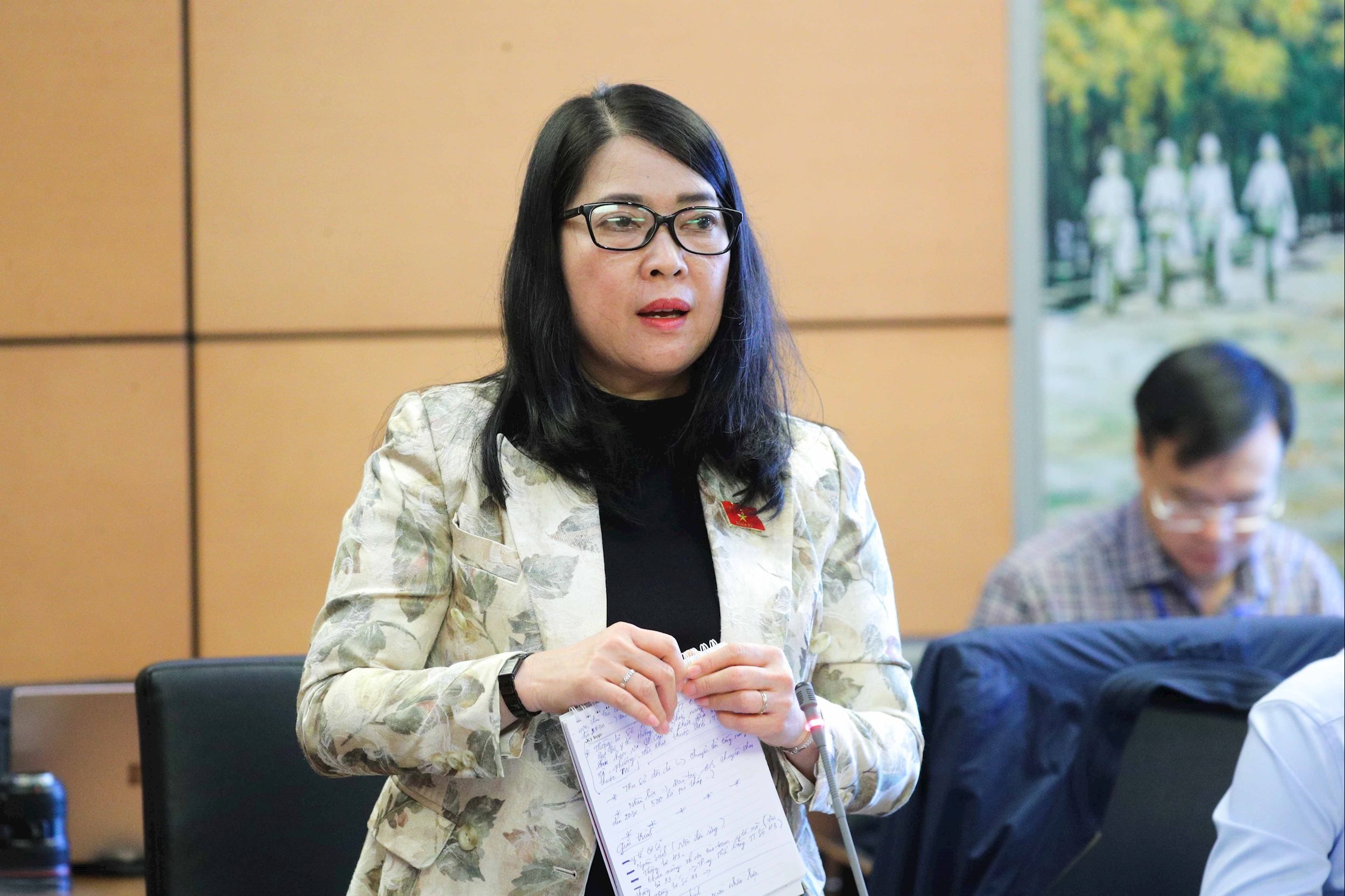 국회의원 Nguyen Thi Nhu Y (동나이)