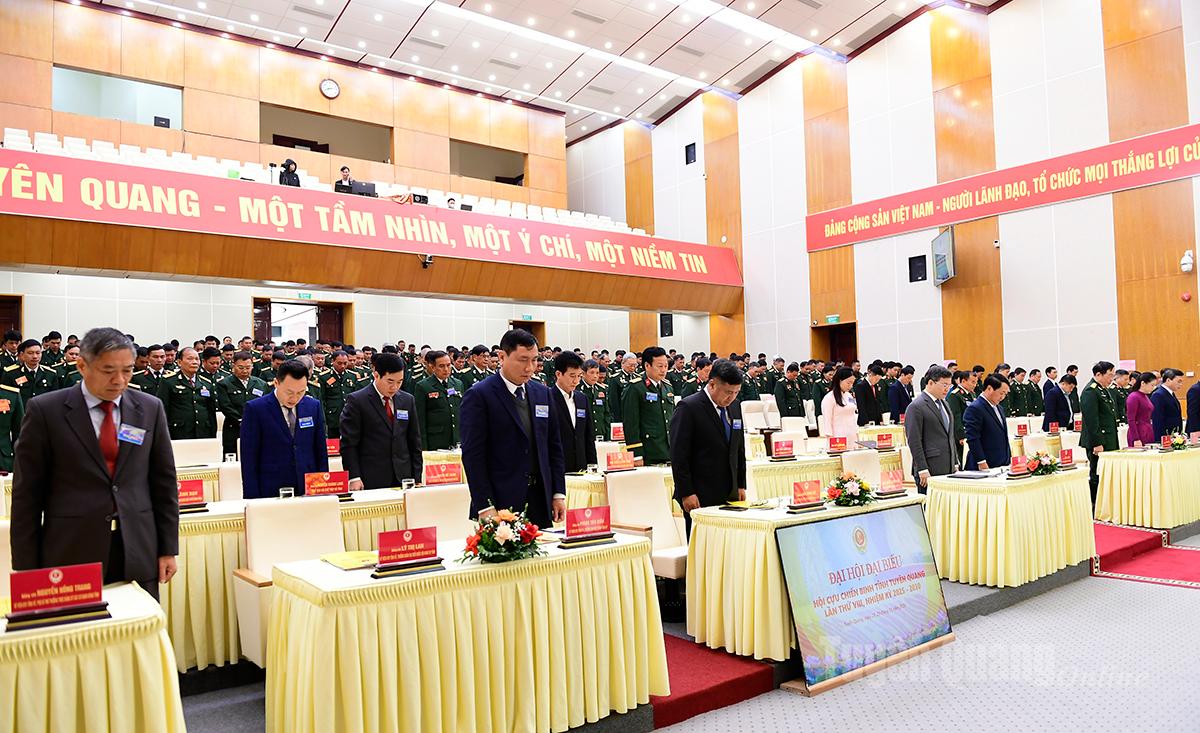 Kongres itu berdiam diri seminit untuk mengenang rakan senegara yang terkorban akibat bencana alam dan banjir.