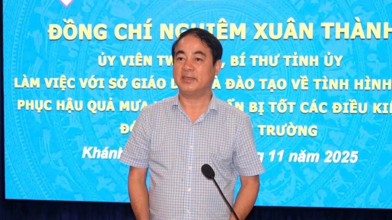 Der Parteisekretär der Provinz Khanh Hoa, Nghiem Xuan Thanh, forderte den Bildungssektor von Khanh Hoa auf, den Unterricht und das Lernen schnellstmöglich zu stabilisieren.