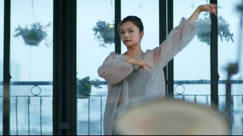 मेधावी कलाकार कीउ आन्ह इस फ़िल्म में अपनी प्रतिभा का प्रदर्शन करती हुई। (फोटो: वीएफसी)