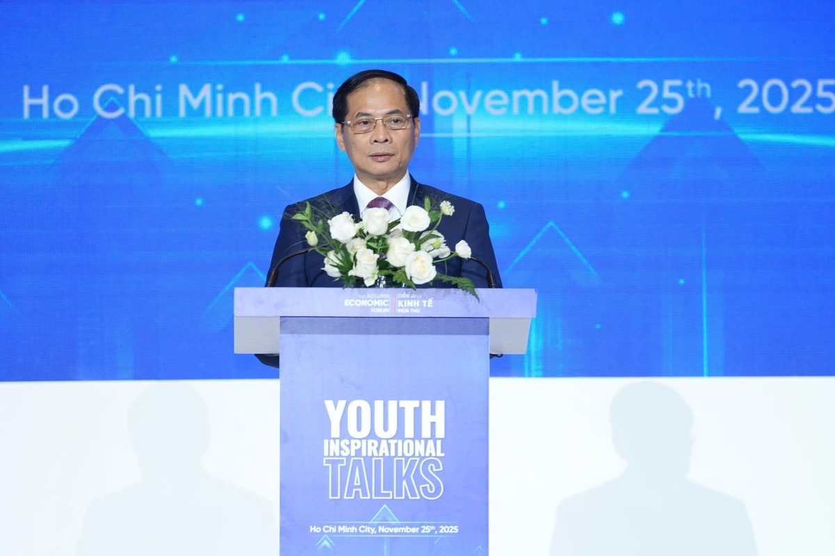 Phó Thủ tướng Bùi Thanh Sơn phát biểu khai mạc Talkshow 'Intelligent Generation NOW'. Ảnh: BTC.