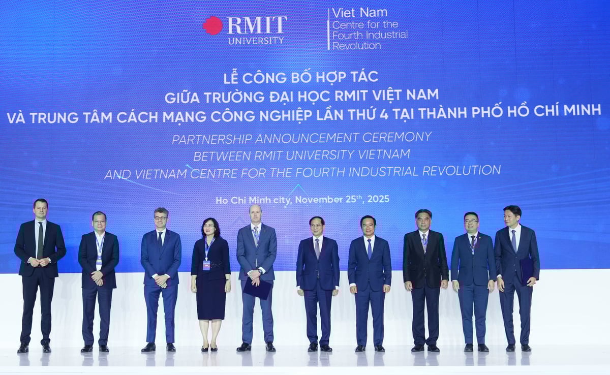 Trong khuôn khổ chương trình, Đại học RMIT Việt Nam và Trung tâm Cách mạng Công nghiệp lần thứ tư TP.HCM (HCMC C4IR) ký kết Biên bản ghi nhớ hợp tác, hướng đến phát triển nhân lực, nghiên cứu chiến lược, ứng dụng công nghệ và thúc đẩy hệ sinh thái đổi mới sáng tạo. Ảnh: BTC.