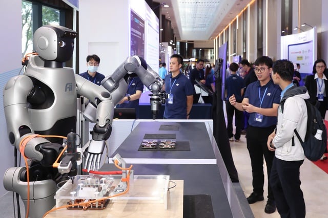 סדרה של טכנולוגיות עתידיות בפורום הכלכלי הסתיו 2025 בהו צ'י מין סיטי - תמונה 6. Hàng loạt công nghệ tương lai tại diễn đàn Kinh tế Mùa thu 2025 tại TP HCM - Ảnh 6.