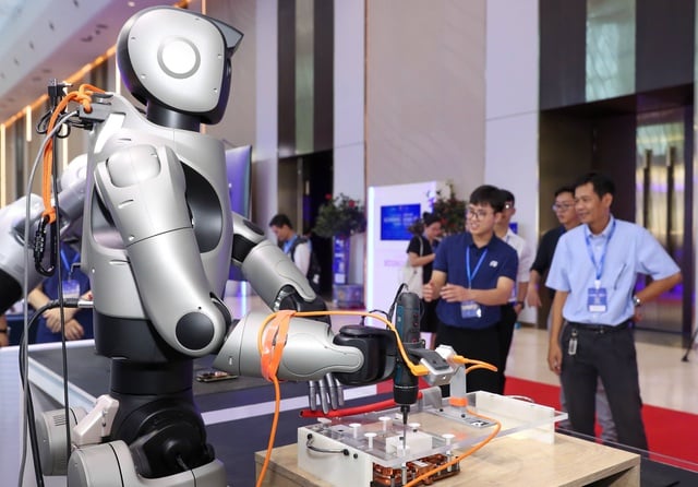 סדרה של טכנולוגיות עתידיות בפורום הכלכלי הסתיו 2025 בהו צ'י מין סיטי - תמונה 12. Hàng loạt công nghệ tương lai tại diễn đàn Kinh tế Mùa thu 2025 tại TP HCM - Ảnh 12.