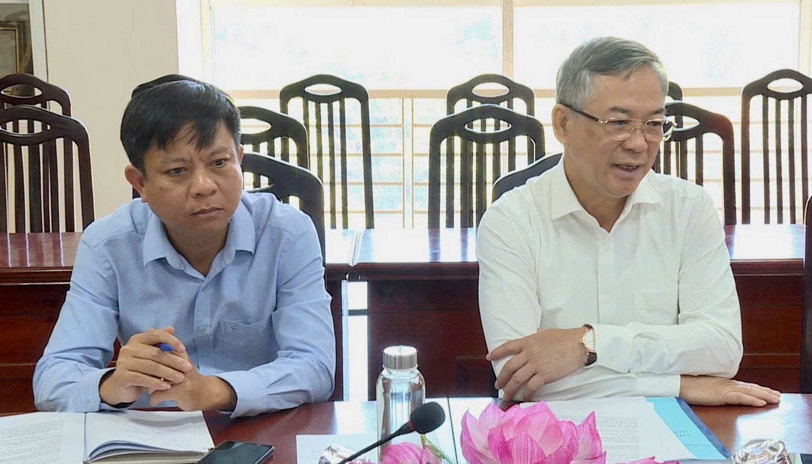 Ан Зянг вчиться на досвіді Куанг Ніня, щоб завершити номінаційне досьє для Ок Ео-Ба, об'єкта Всесвітньої спадщини.