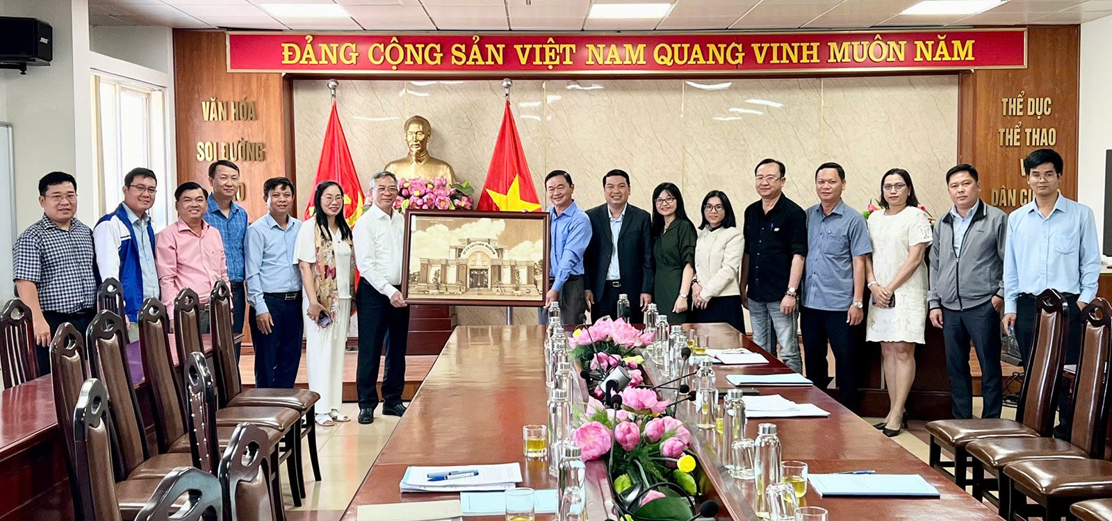 Ан Зянг вчиться на досвіді Куанг Ніня, щоб завершити номінаційне досьє для Ок Ео-Ба, об'єкта Всесвітньої спадщини.