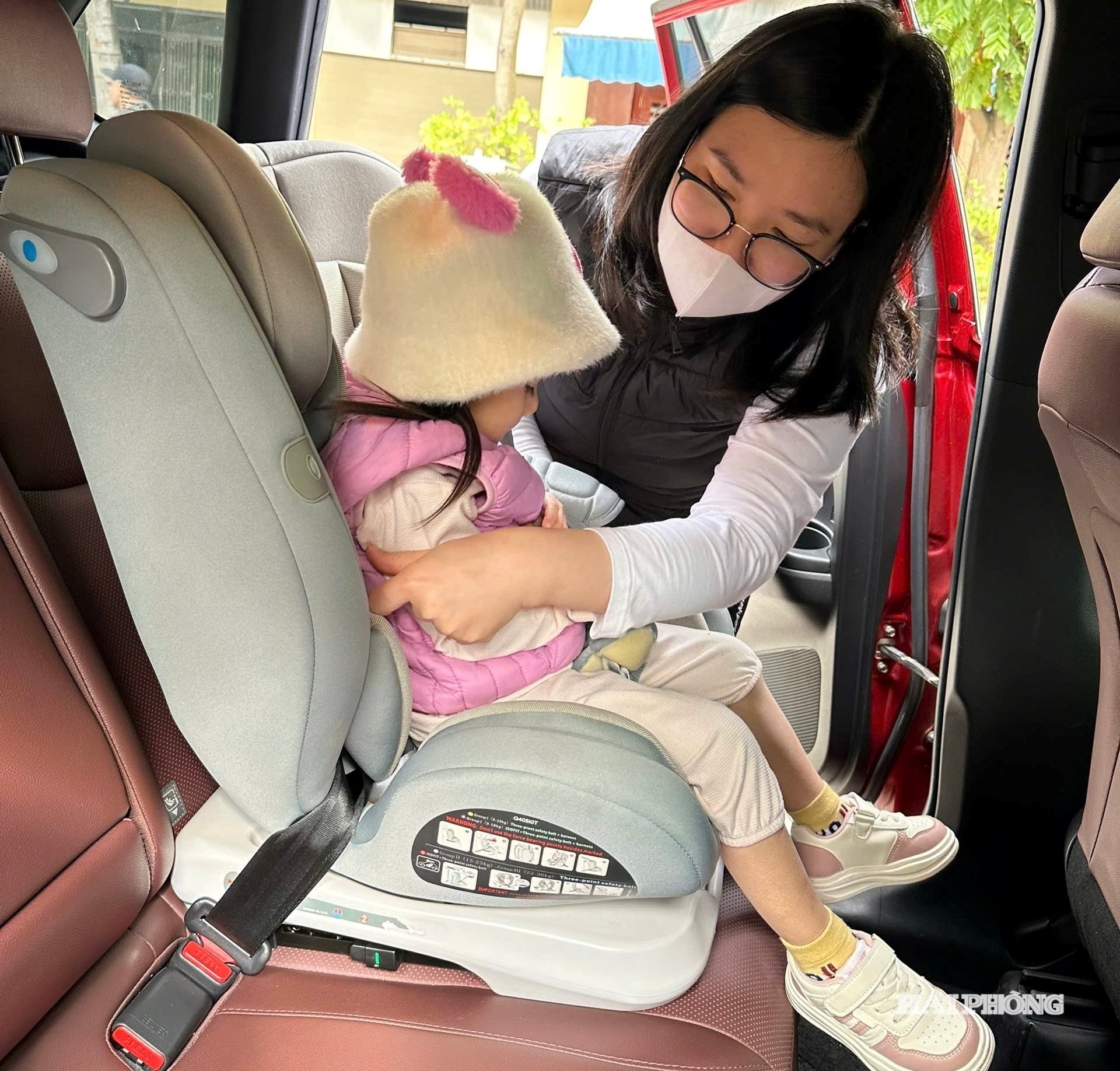 siège-enfant-en-voiture-1.jpeg