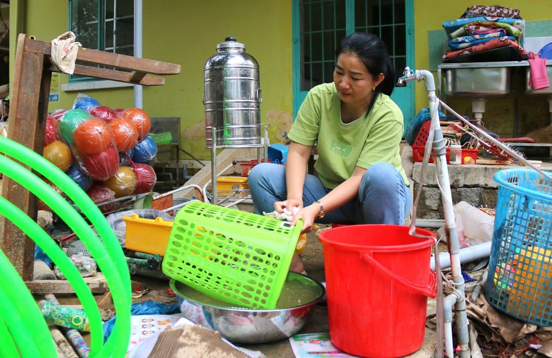 Học sinh vùng rốn lũ Khánh Hòa trở lại trường không đồng phục, không sách vở - Ảnh 5.