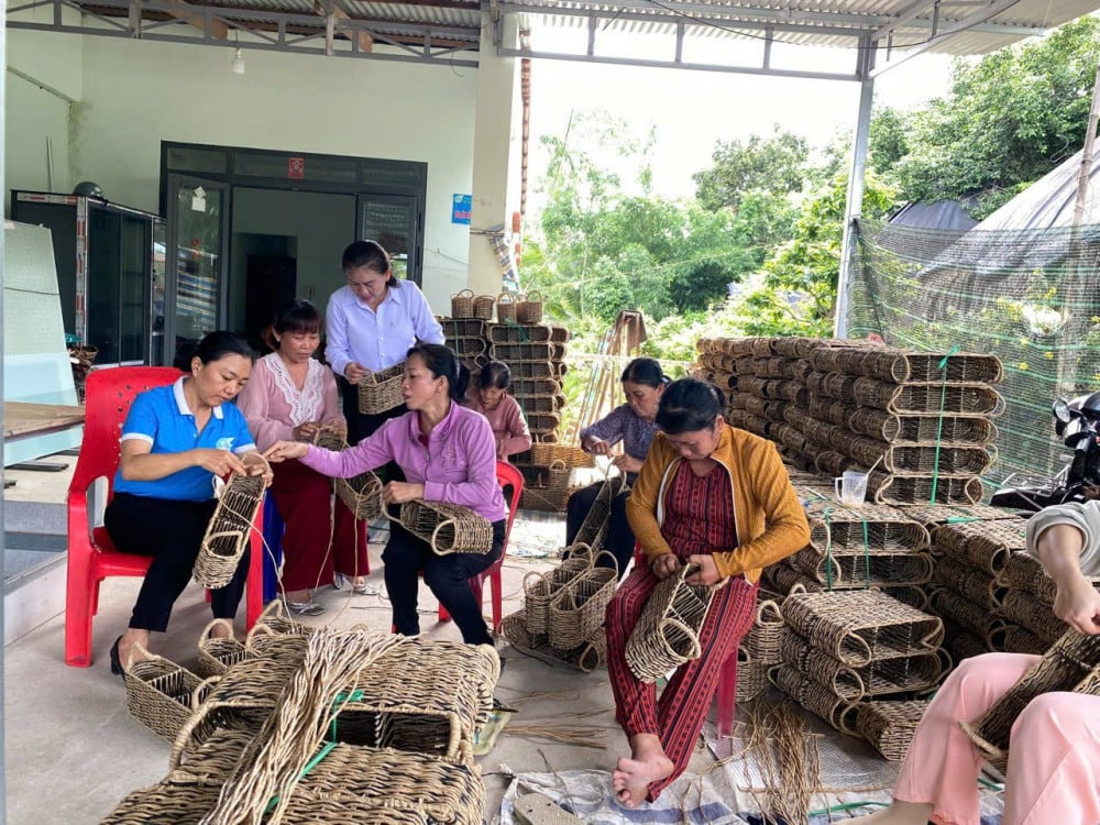 Цифровая эпоха и необходимость продвижения гендерного равенства в Тэйнине