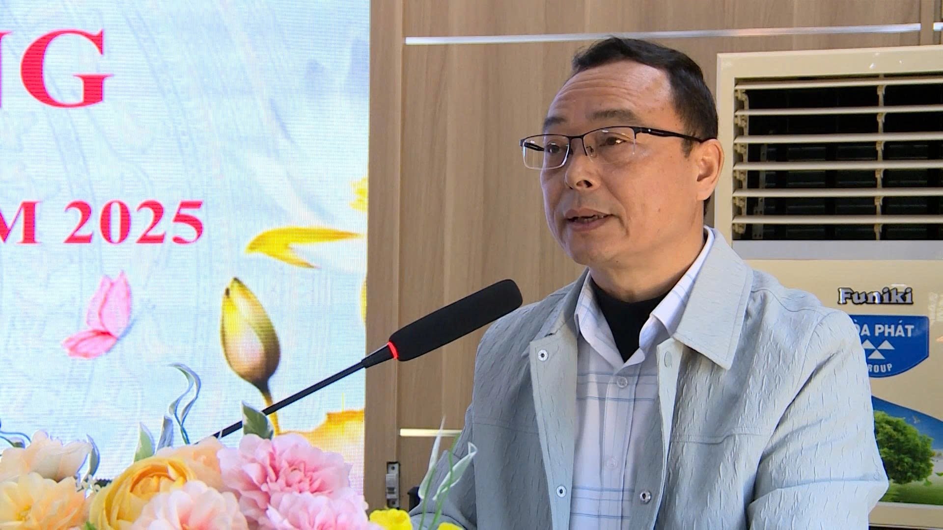 O camarada Pham Van Hai, presidente da Associação Provincial de Literatura e Artes, proferiu o discurso de abertura do curso de formação.