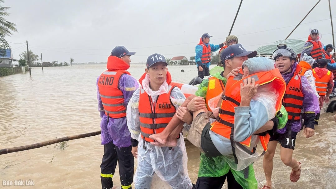 حکام نے فوری جواب دیا اور سیلاب زدہ علاقوں میں لوگوں کو محفوظ مقام پر پہنچا دیا۔