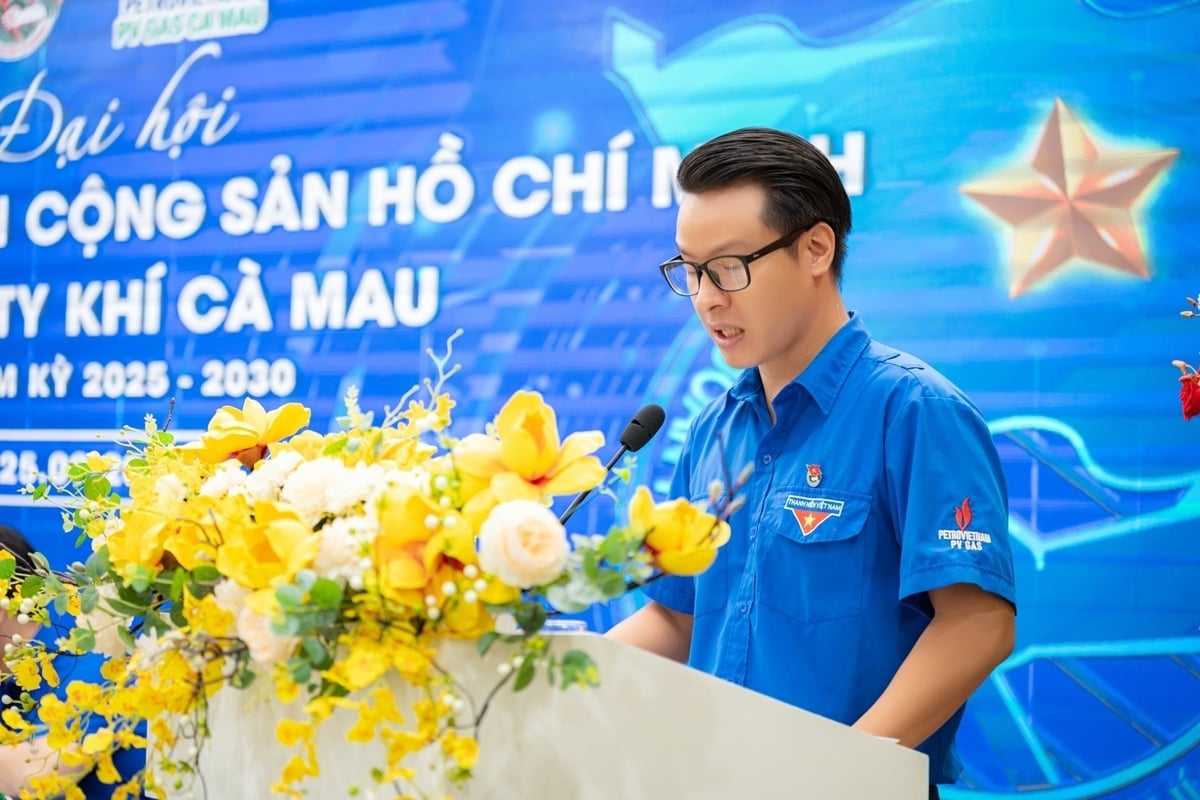 श्री गुयेन थान टैन, का माऊ गैस कंपनी के युवा संघ के उप-सचिव - पीवी गैस के 07 उत्कृष्ट युवाओं में से 01, जिन्हें पीवी-युवा 2025 कार्यक्रम में भर्ती कराया गया है। फोटो: पीवी गैस। Ông Nguyễn Thanh Tân, Phó Bí thư Đoàn thanh niên Công ty Khí Cà Mau – 01 trong 07 thanh niên xuất sắc của PV GAS trúng tuyển Chương trình PV-Youth 2025. Ảnh: PV GAS.
