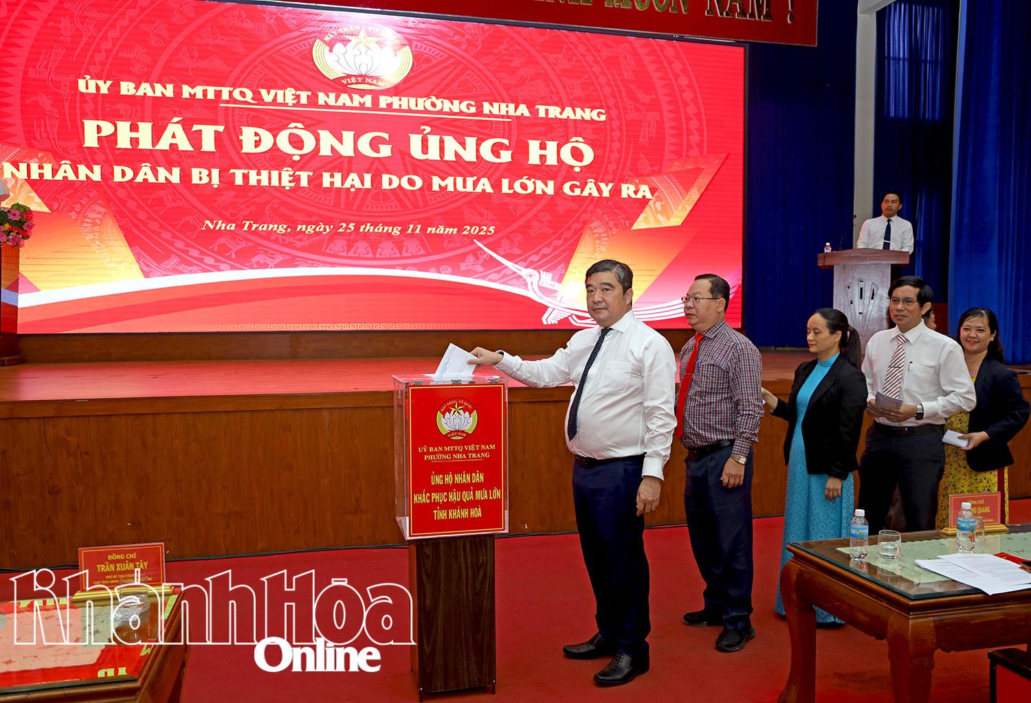 Afgevaardigden leverden een bijdrage aan de ondersteuning van mensen die getroffen zijn door natuurrampen, zodat ze de schade konden herstellen.