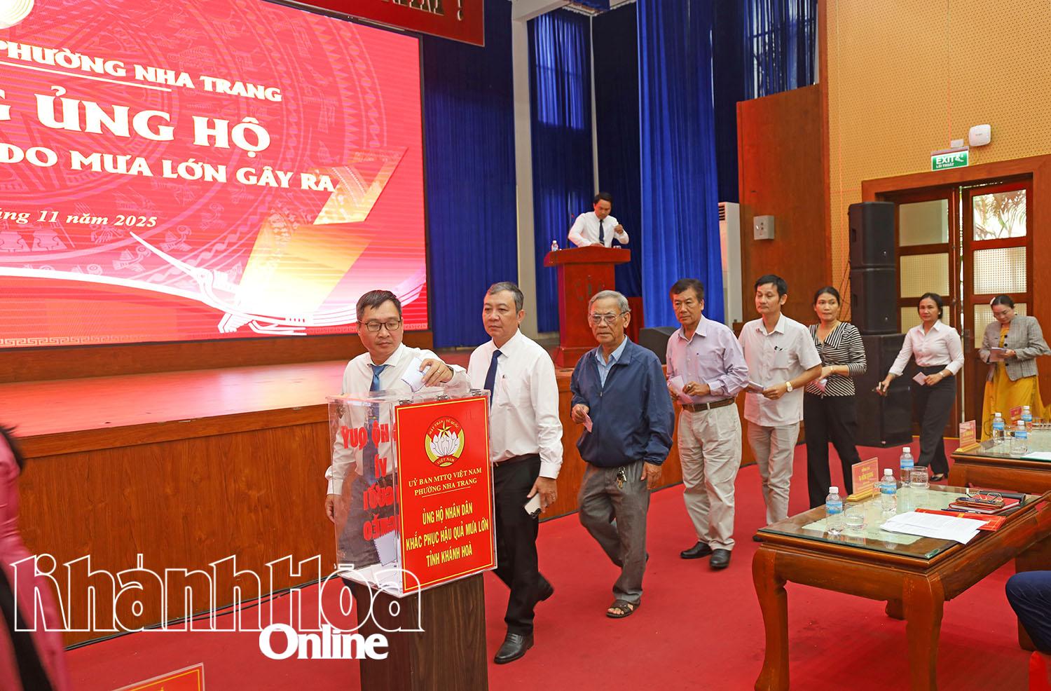 Het totale bedrag aan donaties bij de lancering bedroeg bijna 305 miljoen VND.