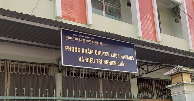 खान होआ में एचआईवी संक्रमित लोगों को स्थिर स्वास्थ्य के लिए एआरवी दवाओं के साथ उपचार का आश्वासन दिया गया है - फोटो 1.