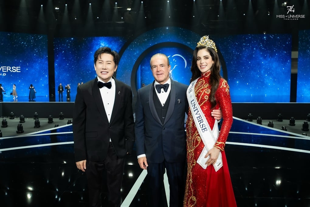 Après avoir fait face aux demandes du public de lui retirer sa couronne, la nouvelle Miss Univers est désormais poursuivie en justice.