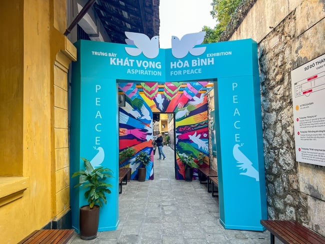 Tái hiện hào khí Điện Biên Phủ trên không qua trưng bày "Khát vọng hòa bình" - Ảnh 3.