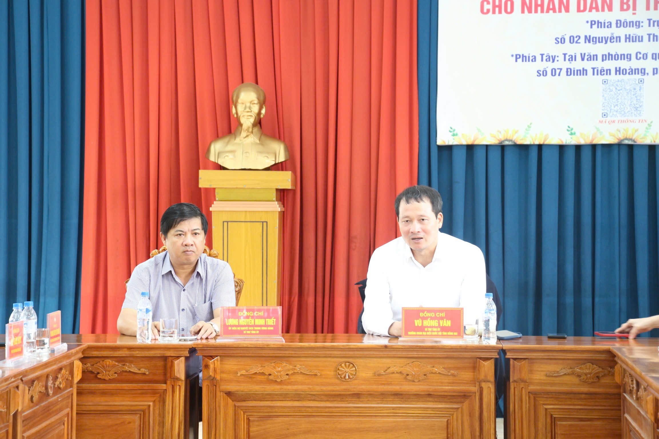 Comrade Vu Hong Van - Provincial Party Secretary, Head of the National Assembly Delegation of Dong Nai province and Comrade Luong Nguyen Minh Triet, Alternate Member of the Party Central Committee, Secretary of Dak Lak Provincial Party Committee at the reception. Photo: Tran The