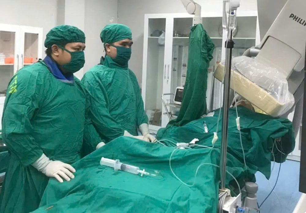 Medicii din cadrul Secției de Cardiologie au efectuat două stenturi pe artera coronară dreaptă pentru pacientul N.H.D.