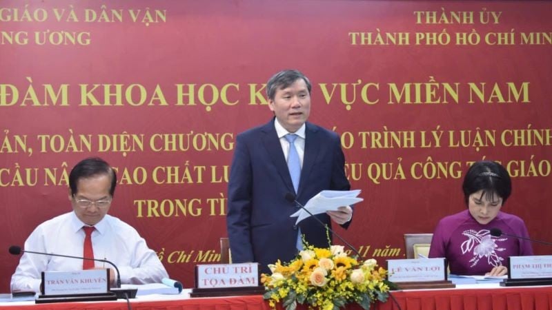 Товариші вели обговорення.