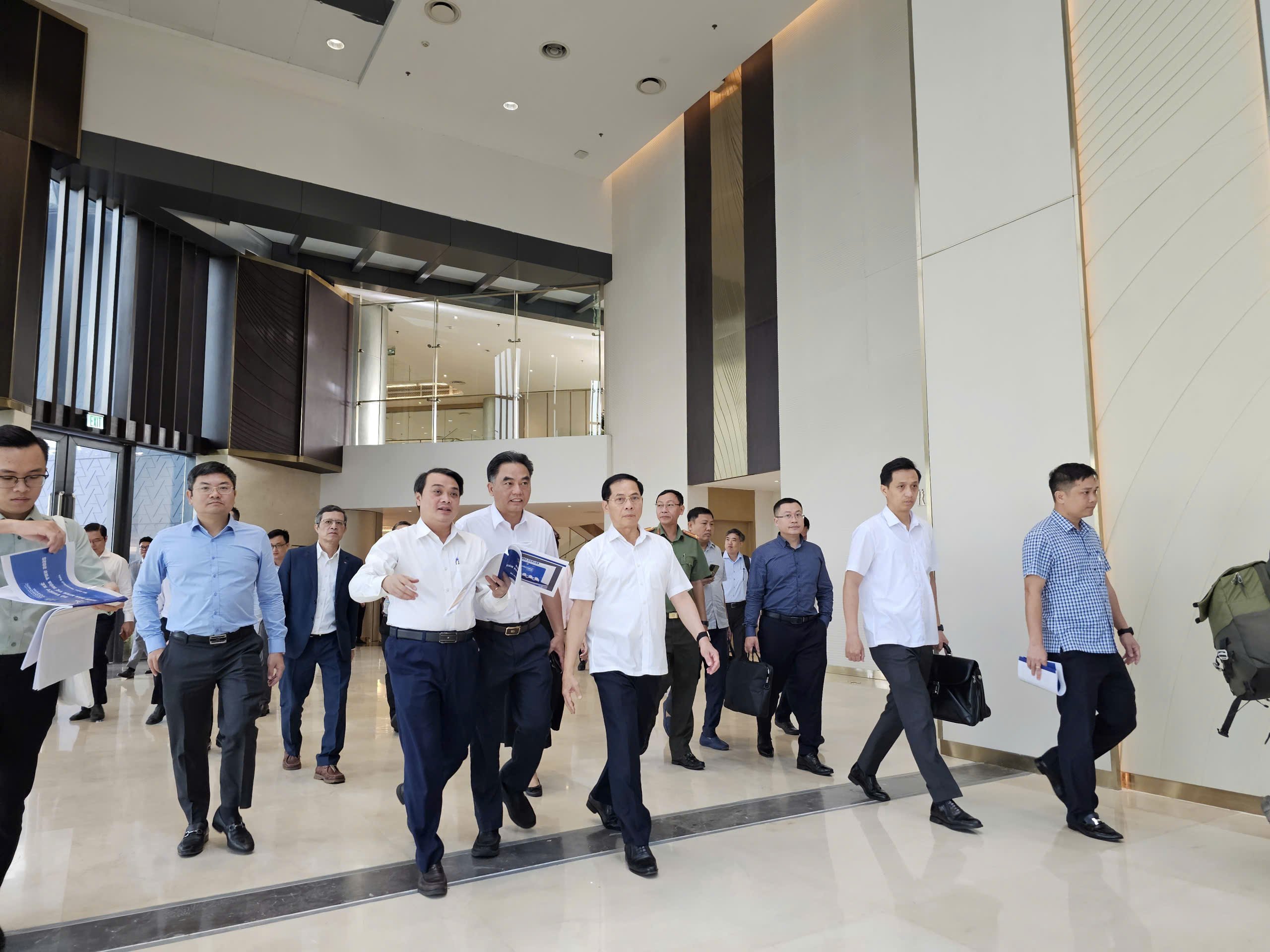 Phó Thủ tướng Bùi Thanh Sơn kiểm tra tiến độ Diễn đàn kinh tế mùa thu 2025 - Ảnh 4.