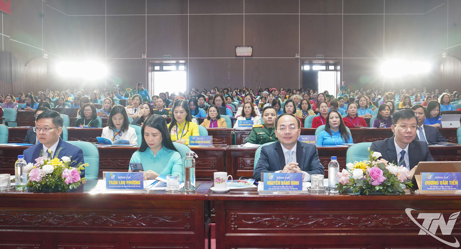 W Kongresie wzięli udział przywódcy prowincji Thai Nguyen i przywódcy Komitetu Centralnego Wietnamskiej Unii Kobiet.