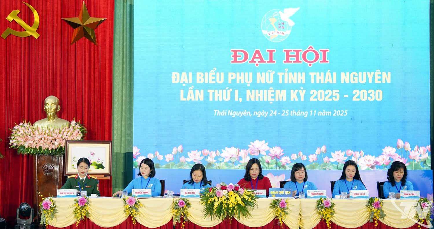 Prezydium kieruje Kongresem.