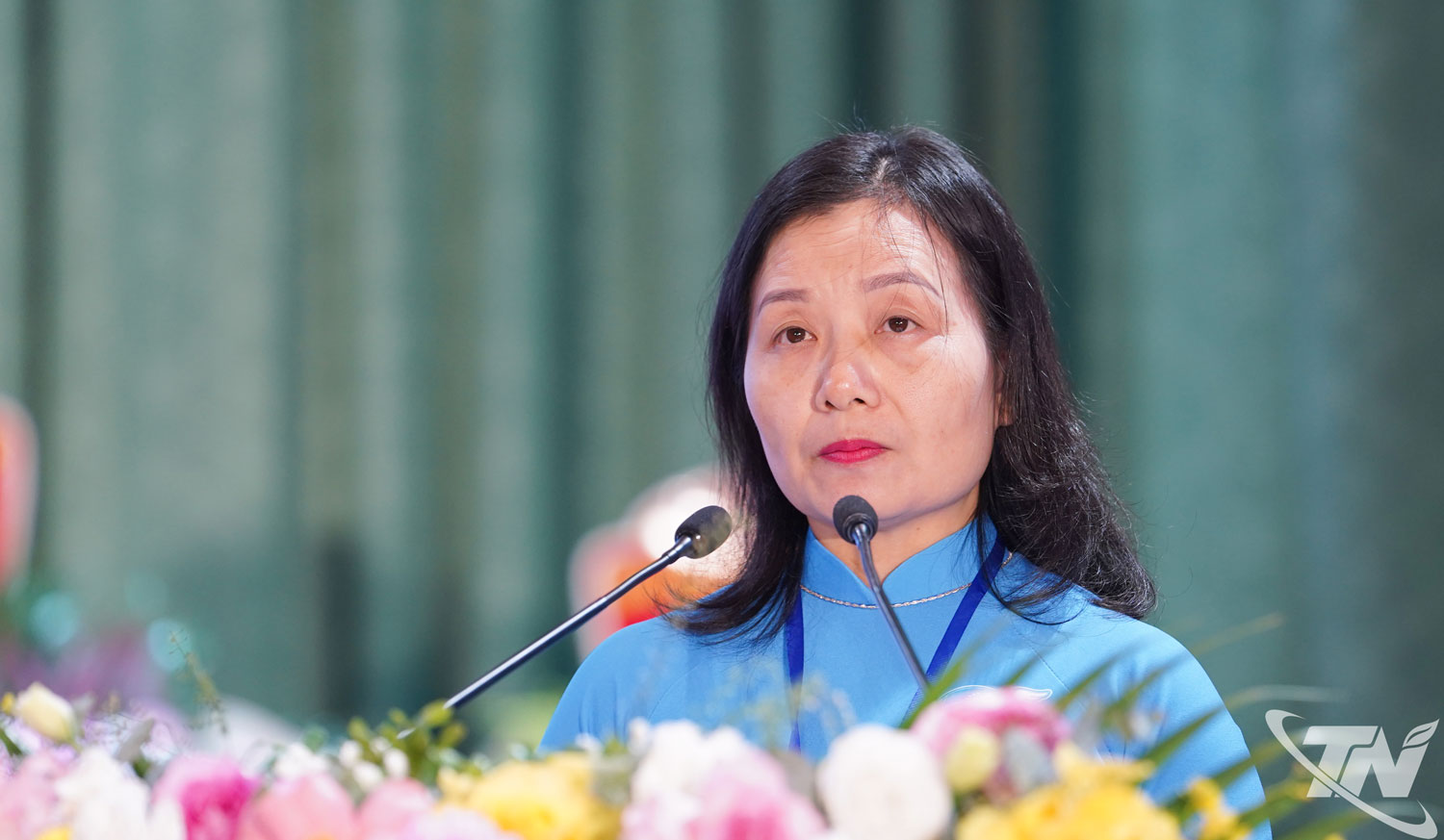 Towarzyszka Ha Thi Dao, przewodnicząca Związku Kobiet Prowincji Thai Nguyen na kadencję 2021–2026, przedstawiła sprawozdanie z wyników działalności Związku Kobiet Prowincji w poprzedniej kadencji.