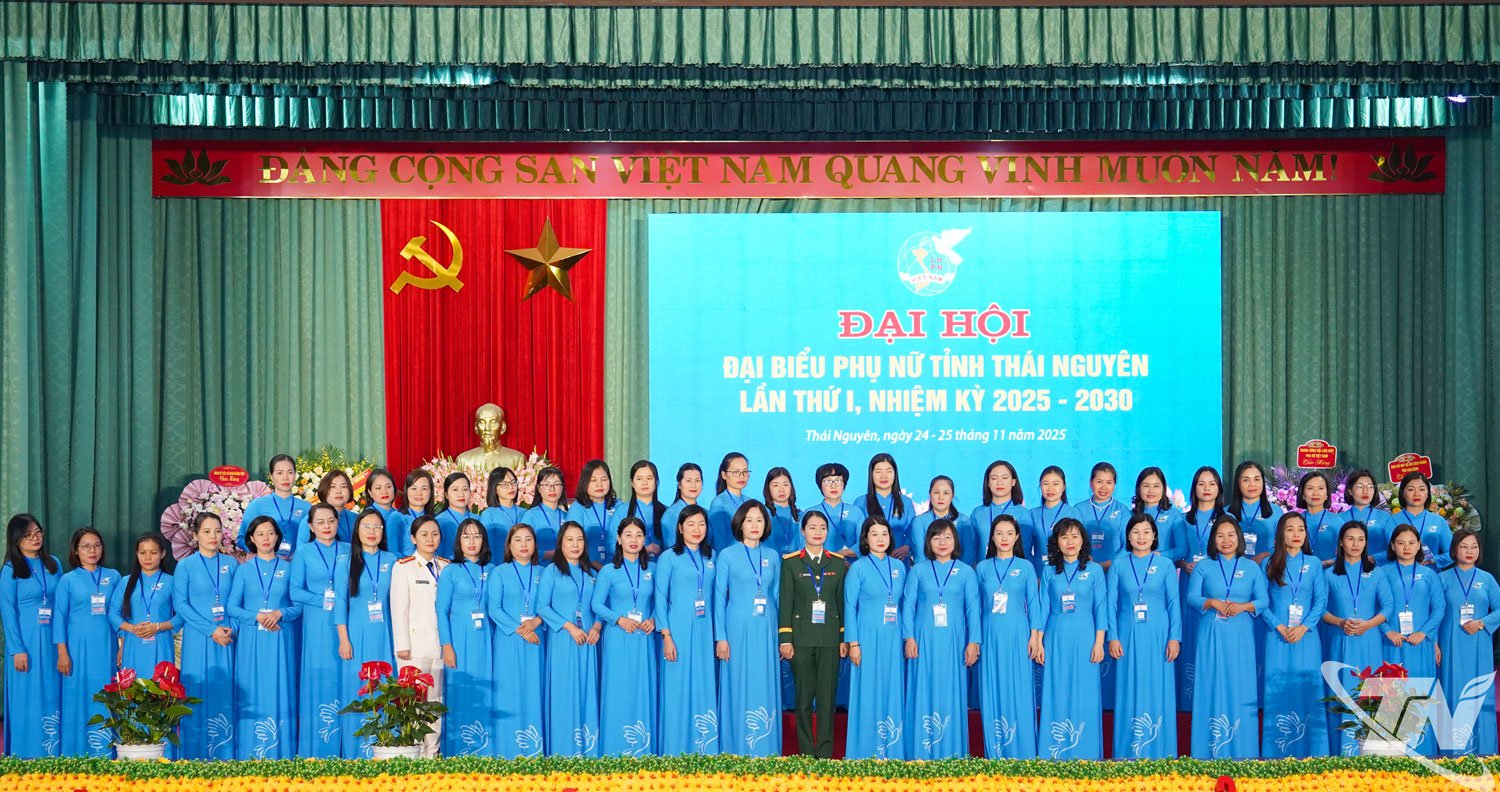 Kongresowi przedstawiono Komitet Wykonawczy Związku Kobiet Prowincji Thai Nguyen na kadencję I, 2025-2030.