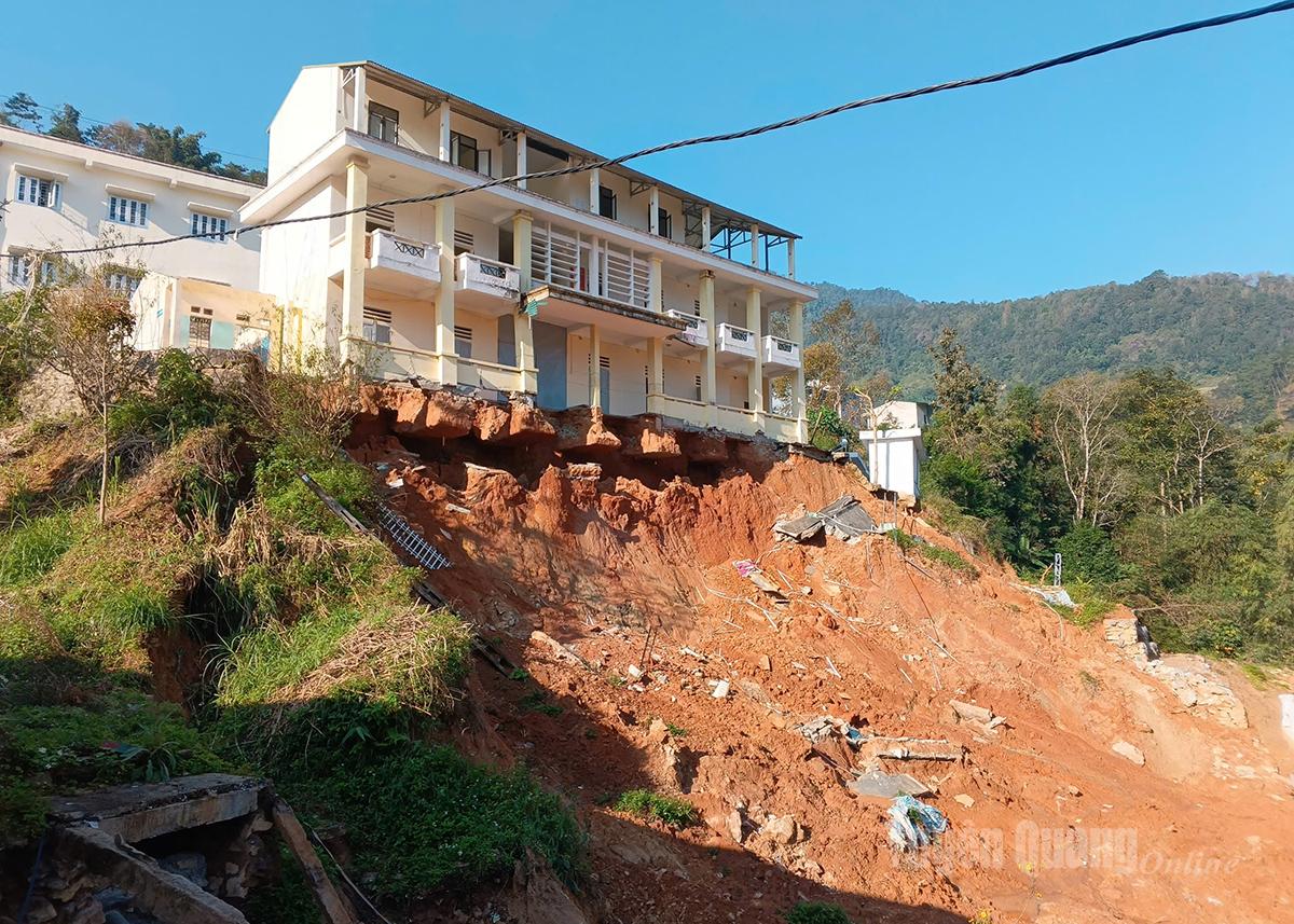 نام دان پرائمری بورڈنگ اسکول کے طلباء کے لیے ہاسٹل کے علاقے کو شدید لینڈ سلائیڈنگ کا سامنا کرنا پڑا۔